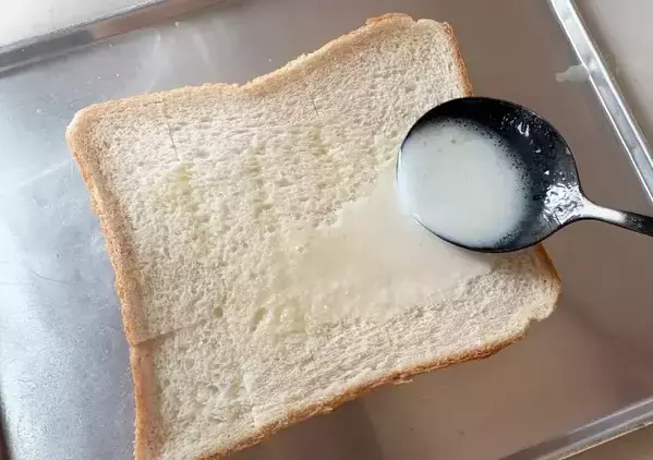 食パンに切り込みを入れて… 完成した一皿が朝食にピッタリ「フレンチトーストより簡単」