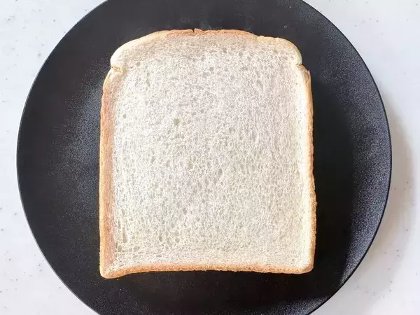 食パンに『2分の1株』のせて焼く　簡単トーストが「朝食にピッタリ」「子供も喜ぶ」