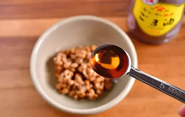 納豆に『大さじ1杯』入れてみて！　旨味と栄養がアップして「ご飯がすすむ」【管理栄養士のレシピ3選】