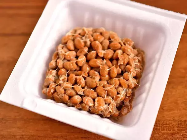 納豆に『大さじ1杯』入れてみて！　旨味と栄養がアップして「ご飯がすすむ」【管理栄養士のレシピ3選】