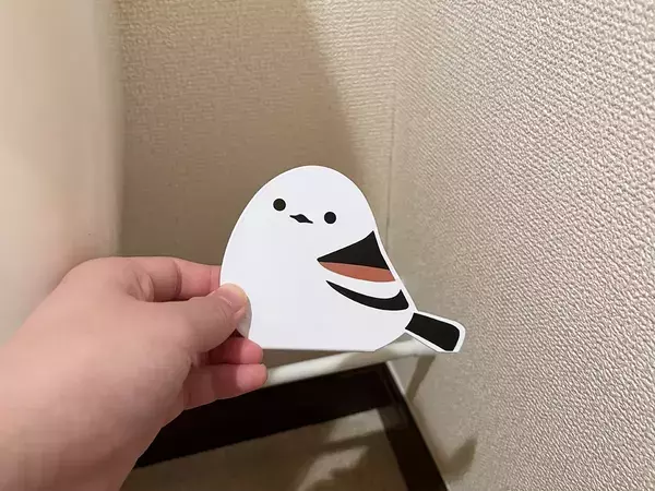トイレに『シマエナガ柄のブックスタンド』を置くと？　トイレットペーパーを可愛く収納できた