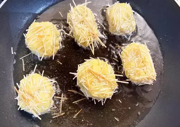 サツマイモに『そうめん』をまぶしてみて　ザクザク食感のおやつに「もっと食べたい！」