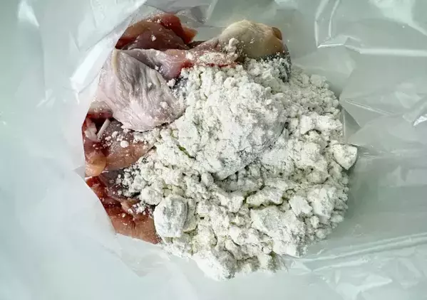 鶏モモ肉に『20g』まぶすだけ　下味いらずの唐揚げが「想像以上」「何個でもいける」