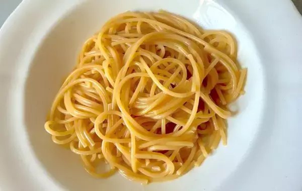 パスタに『1袋』入れてゆでるだけ　だしの旨味で「具なしでもおいしい」「明日も作って」