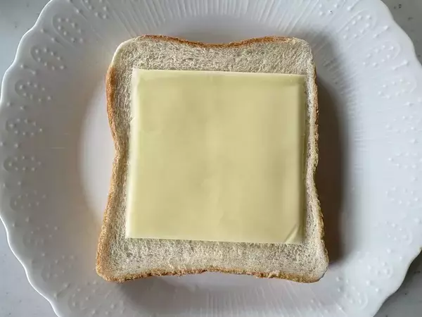 チーズトースト、そのまま食べないで！仕上げに大さじ2分の1杯かけるだけで「最高」