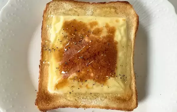 チーズトースト、そのまま食べないで！仕上げに大さじ2分の1杯かけるだけで「最高」
