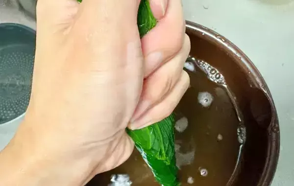 ほうれん草に『1缶』混ぜてみて！　ごま和えより喜ばれる10分レシピ