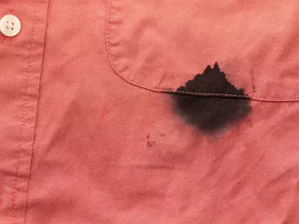 お気に入りの服に油性ペンがついた時…　自己流で処置する前に確認すべきこと