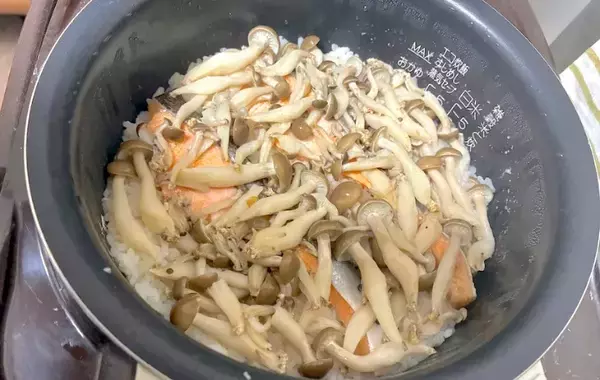 米3合に『大さじ6杯』入れて　鮭としめじの一杯が「本格的なおいしさ」「子供に好評」