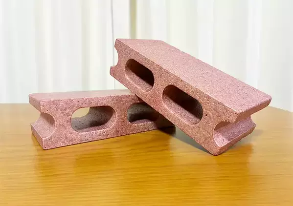 100均の『発泡ブロック』を玄関に置いたら様変わり　【3分】で靴の収納量を増やせるアイディアとは