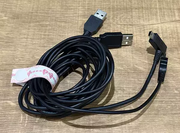 クリアファイルに『マスキングテープ』を貼って切ると？　できたものが、バッグに巻きつけて活躍！