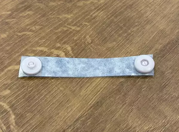 クリアファイルに『マスキングテープ』を貼って切ると？　できたものが、バッグに巻きつけて活躍！