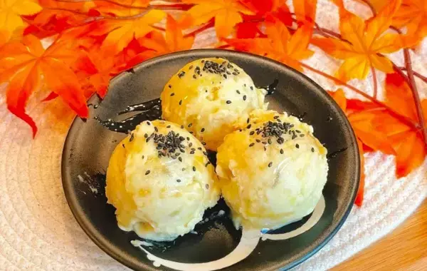 サツマイモとヨーグルトを袋に入れて…　簡単おやつに「材料3つで簡単」「濃厚でおいしい」