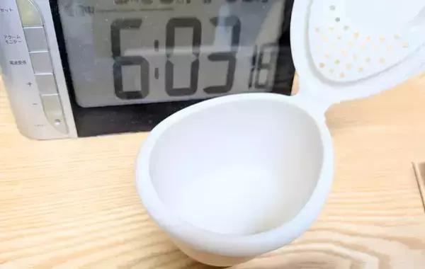 ダイソーの『フタ付きカップ』が優秀　卵と『大さじ2杯』入れて50秒温めると？