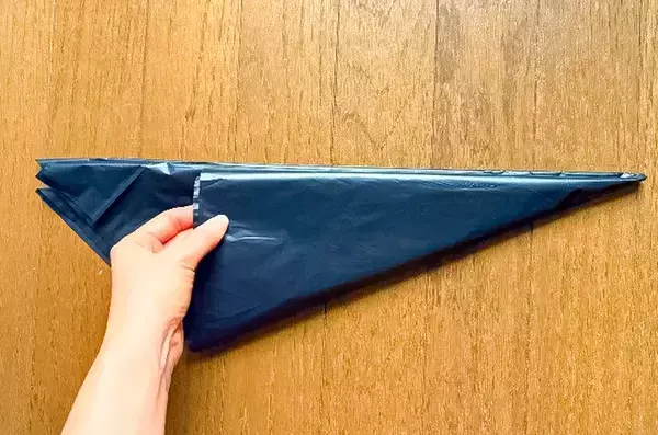 ゴミ袋を三角形に折って… 完成したものがハロウィンにピッタリ「迫力満点」