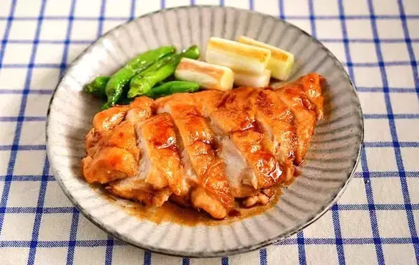 安い鶏むね肉に『大さじ1杯』まぶしてみて！　しっとり柔らかくなって「弁当に入れたい」【管理栄養士のレシピ】