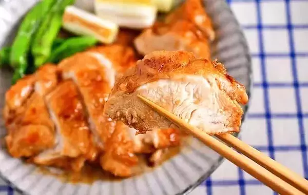 安い鶏むね肉に『大さじ1杯』まぶしてみて！　しっとり柔らかくなって「弁当に入れたい」【管理栄養士のレシピ】
