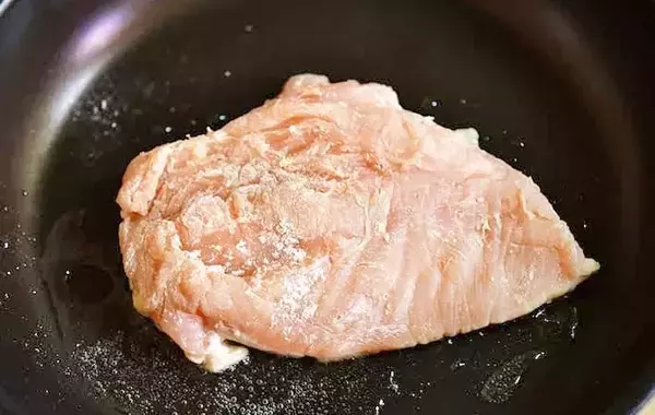安い鶏むね肉に『大さじ1杯』まぶしてみて！　しっとり柔らかくなって「弁当に入れたい」【管理栄養士のレシピ】