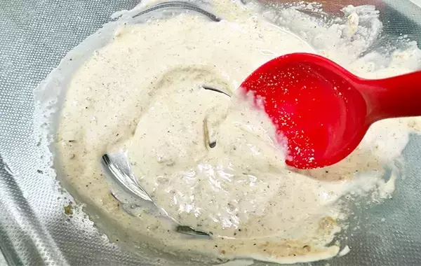 塩もみした白菜に和えるだけ　味つけに入れたのは「コク旨」「1玉食べちゃう」