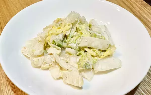 塩もみした白菜に和えるだけ　味つけに入れたのは「コク旨」「1玉食べちゃう」