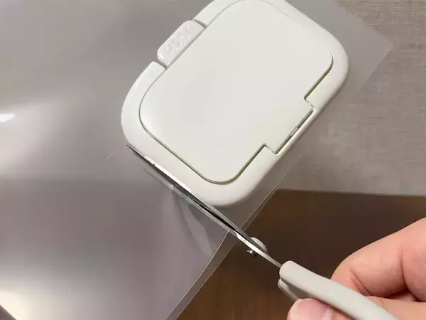 クリアファイルに『ウェットシートの蓋』を貼って切ると？　できたものが、小物収納に活躍！