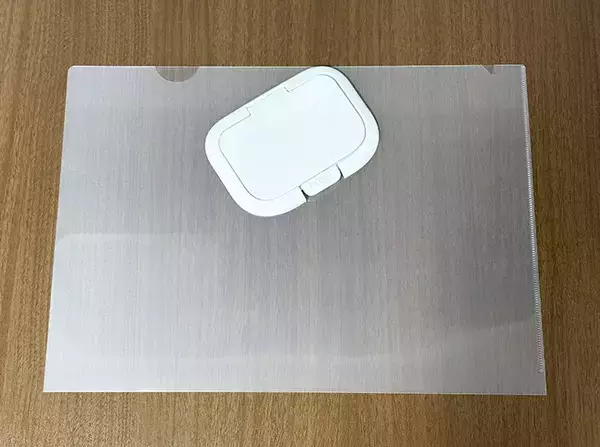 クリアファイルに『ウェットシートの蓋』を貼って切ると？　できたものが、小物収納に活躍！