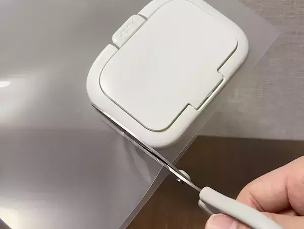 クリアファイルに『ウェットシートの蓋』を貼って切ると？　できたものが、小物収納に活躍！