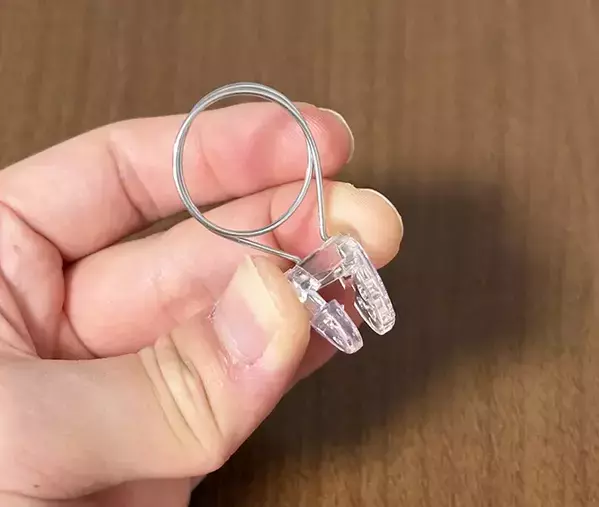 【ダイソー】部屋の仕切りは『440円』で作れる！　つっぱり棒を活用して5分で完成した