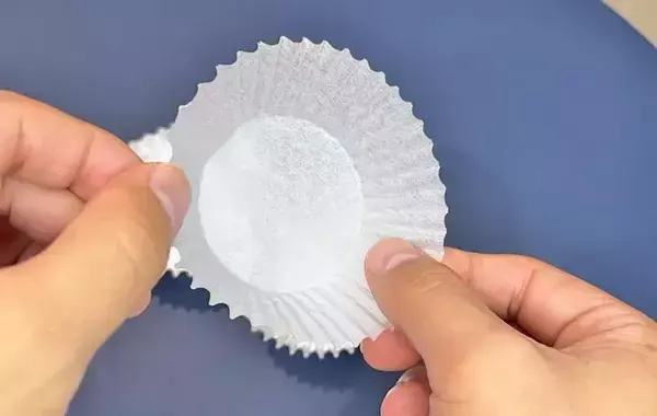 アルミカップの『白い紙』はキッチンに常備して！　洗い物を減らせる活用テク
