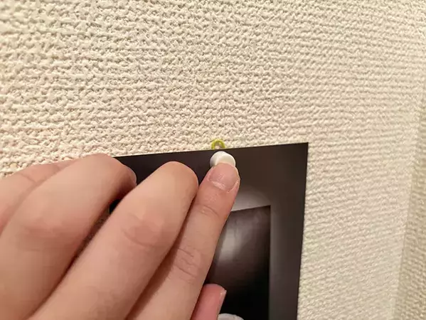 トイレに『マスキングテープ』でクリップを貼ると大満足！　穴を開けない飾りつけに「目からウロコ」