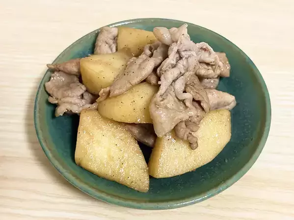 一口大のリンゴに『小さじ1杯』かけて…　炒めたら「絶妙なバランス」「大満足！」