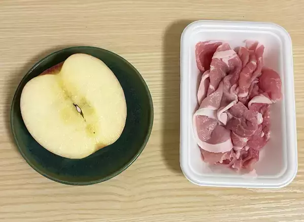 一口大のリンゴに『小さじ1杯』かけて…　炒めたら「絶妙なバランス」「大満足！」