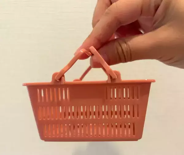 『引き出し』の散らかりが片づいた！　セリア『ミニチュア買い物カゴ』が超有能