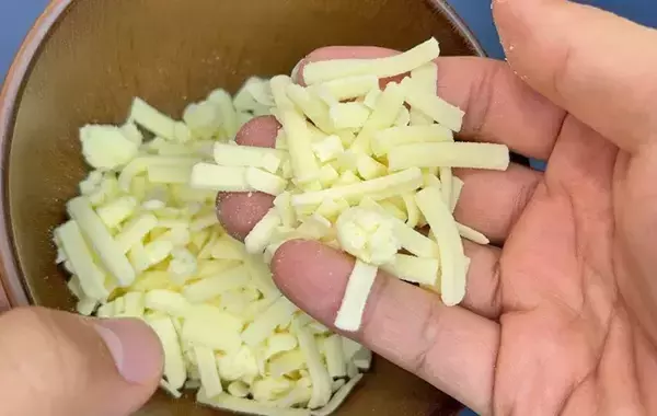 チーズを『水』に浸してみて　チーズトーストが劇的に変わる裏ワザ