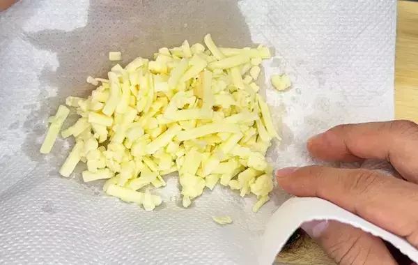 チーズを『水』に浸してみて　チーズトーストが劇的に変わる裏ワザ