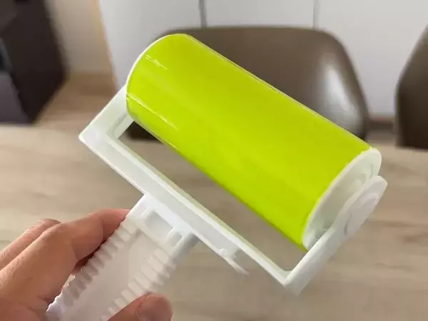 220円で何度も使える『粘着クリーナー』が優秀　ゴミやホコリで汚れたら水洗いして