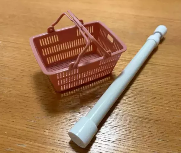 鏡裏に『ミニ買い物カゴ』を設置！　洗面台の小物が片づいて「試して正解」