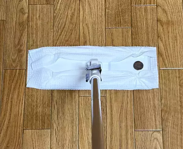 掃除道具のプチストレスは『ダブルクリップ』で解決！　【作業3分】の簡単収納テク