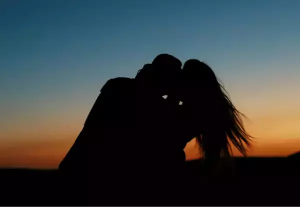 もう君以外は考えられない…男性が無意識に見せる愛情表現3選