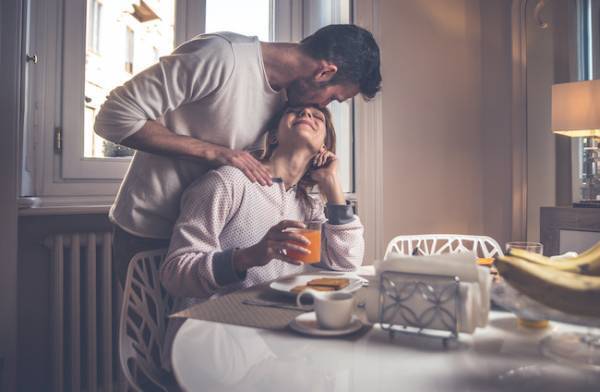 本命確定です！男性が本命女性に取るスキスキ態度3選