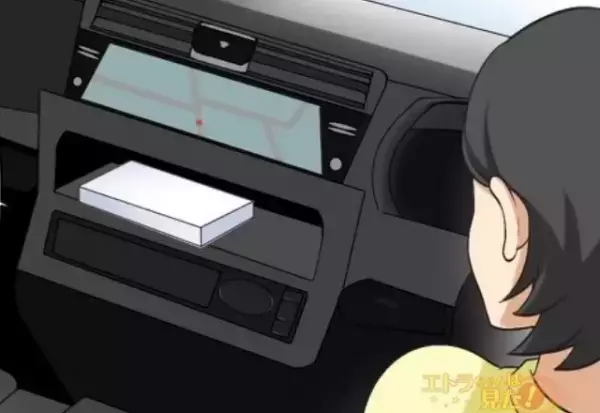 「あれ？なんだろうこれ」車の中で見つけた“白い箱”⇒その後…突然後方からパトカーのサイレンが近づいてきて！？【漫画】