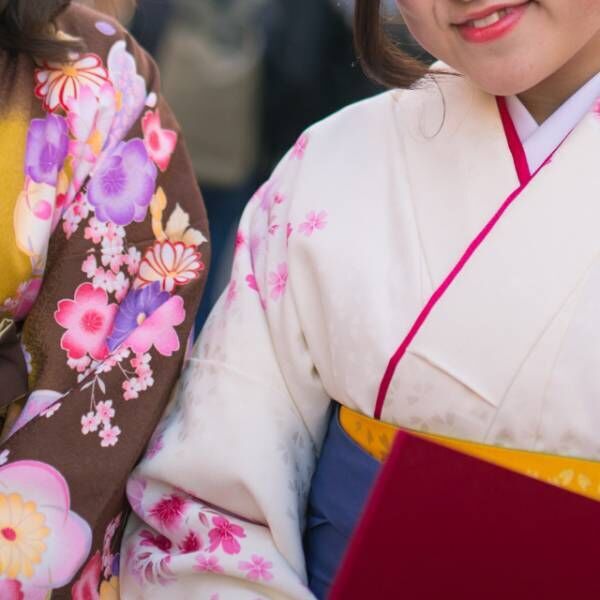 「わざわざレンタルしちゃった～」小学校の卒業式に“袴”を着てきた親子。袴姿は1人だけで…⇒『子どもの本音』に驚き！