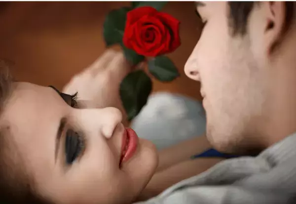 俺に惚れてくれ～～！男が真剣に出してる「好き態度」3選