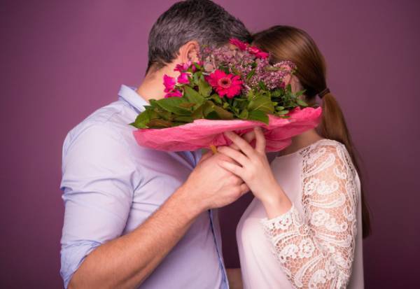 顔だけじゃないんです。男性が恋に落ちる“女性の言動”3選