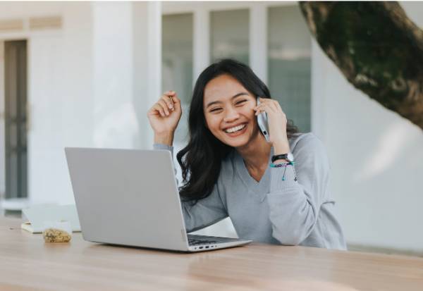 オフィスなのに「きらめいてる！」男が注目しちゃう【魅力的な女性】の特徴