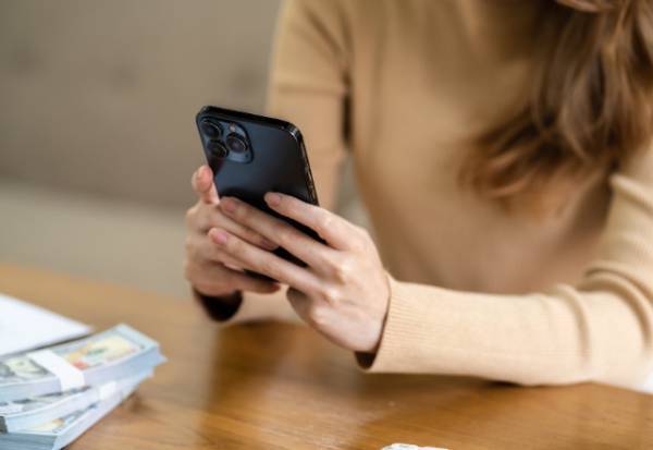 わかってるじゃん…！男性が思う“ちょうどいいLINEの終わらせタイミング”って？