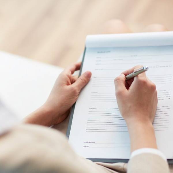 医者の妻『専門外だから何も言えない』病気を患う祖母について夫から相談が絶えない…後日【破天荒な無茶ぶり】をしてきて！？