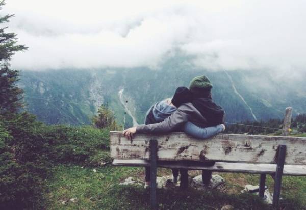 「急に冷めた…」男性が一瞬で冷めてしまう【絶対NG行動】