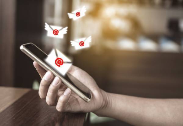 「え、未読で放置された？」彼がLINEを見ない理由って？