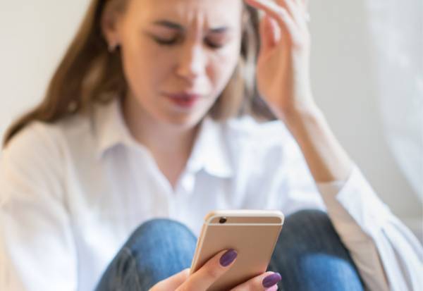 「面倒なんだよなぁ…」彼が負担に思ってるLINEの特徴と対処法